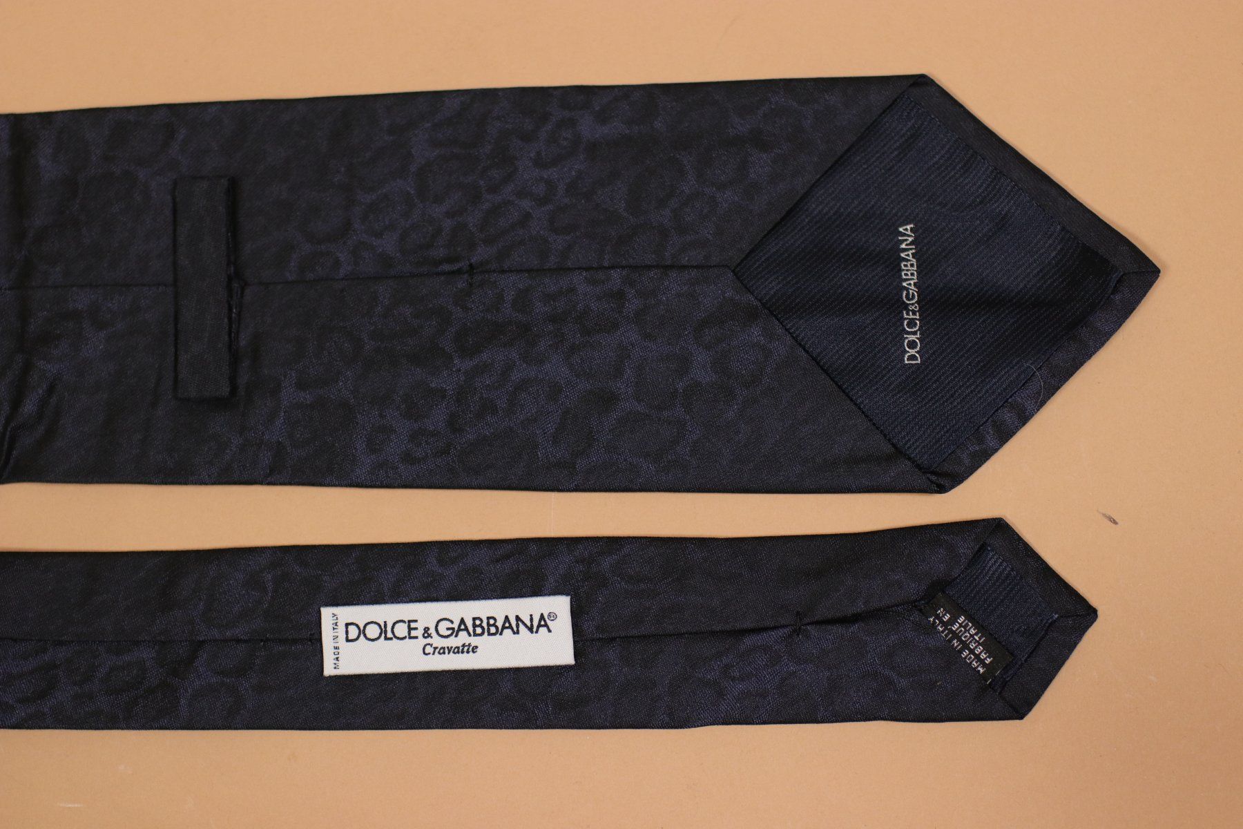 Dolce & Gabbana Cravatte: DOLCE and GABBANA Black Leopard Silk Tie – Usato da Hombrechtikon venduto da BAZ-Vintage 1