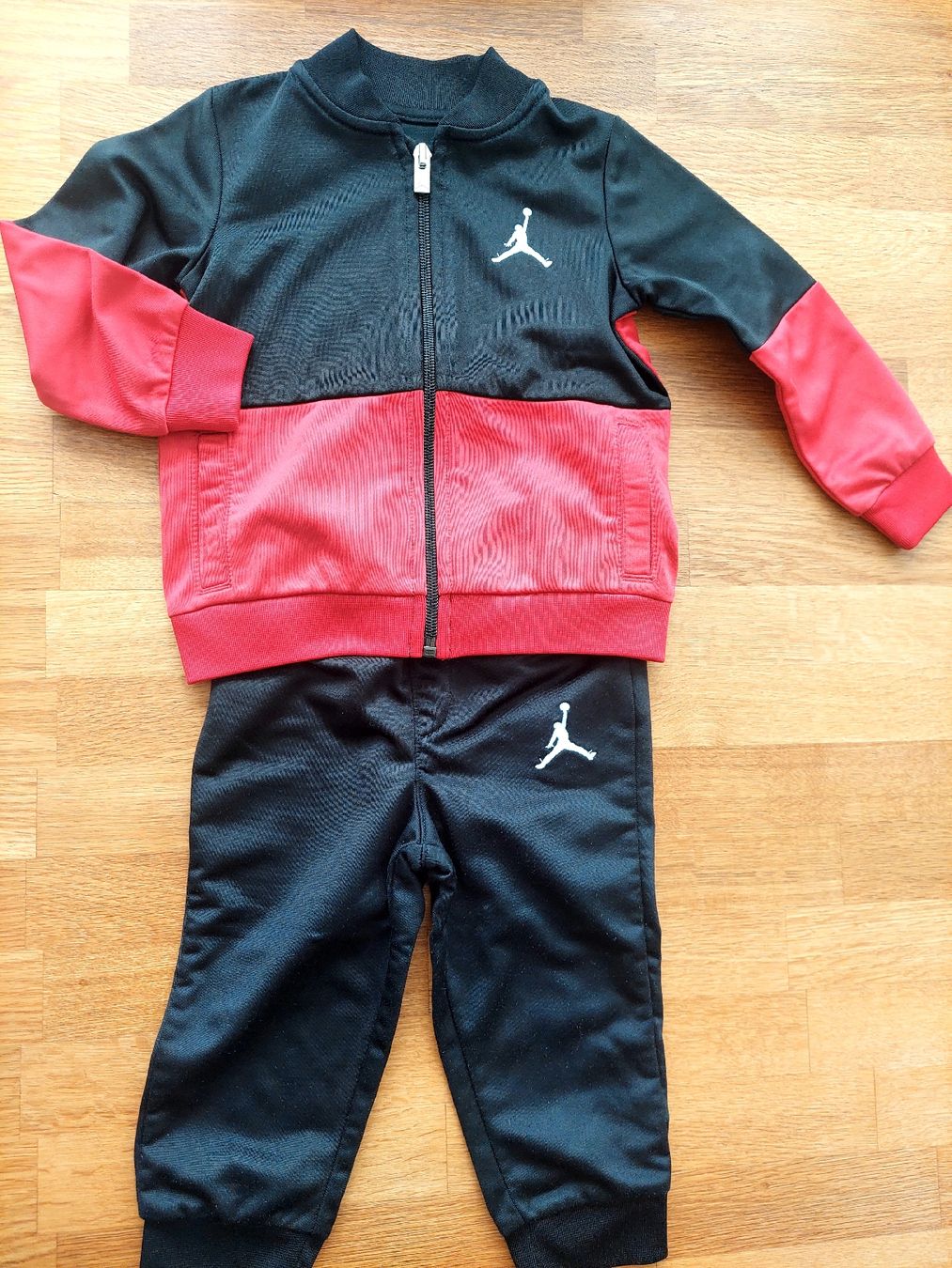 Jordan Completi: Jordan Trainingsanzug Gr. 86 – Usato da Gossau SG venduto da Vader_Skywalker7