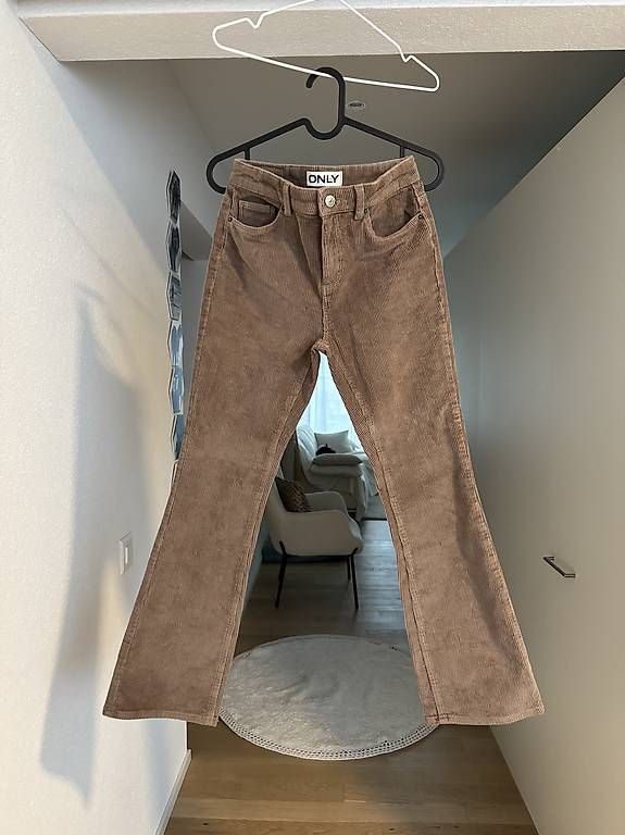 Pantaloni: ONLY Cordhose beige, Gr. 36/28 – Usato da Tübach venduto da AldinaHuskic