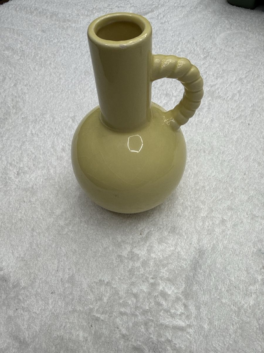 Vase & Récipients: Vase jaune ceramique  bon état – D'occasion à Chenens par anasantos90 4
