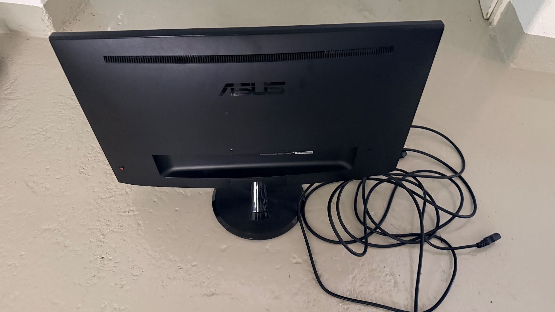 Asus Ecrans: ASUS VP28UQG Gaming Monitor – D'occasion à Glattbrugg par DvVaKaRa 2