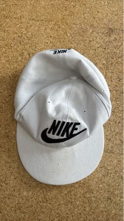 Coole Nike Cap - Weiss mit schwarzem Logo - Top Zustand