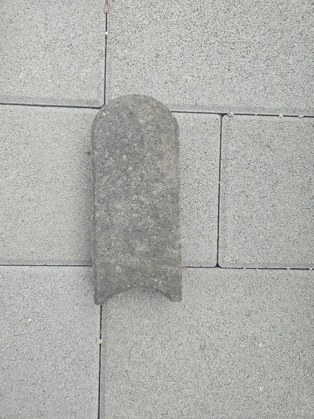 Bodenbeläge: Randstein neu – Neu (gemäss Beschreibung) aus Langenthal von schaer_