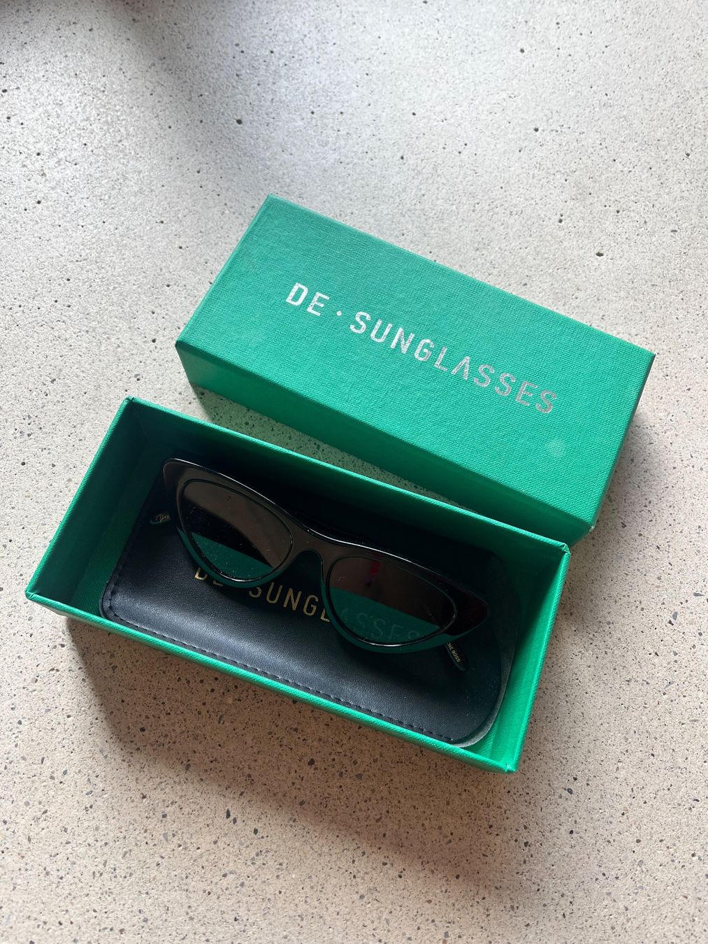 Lunettes & Verres: DE sunglasses Cateye Brille schwarz neu – Neuf (Voir description) à Horgen par Fleurdusel67 5