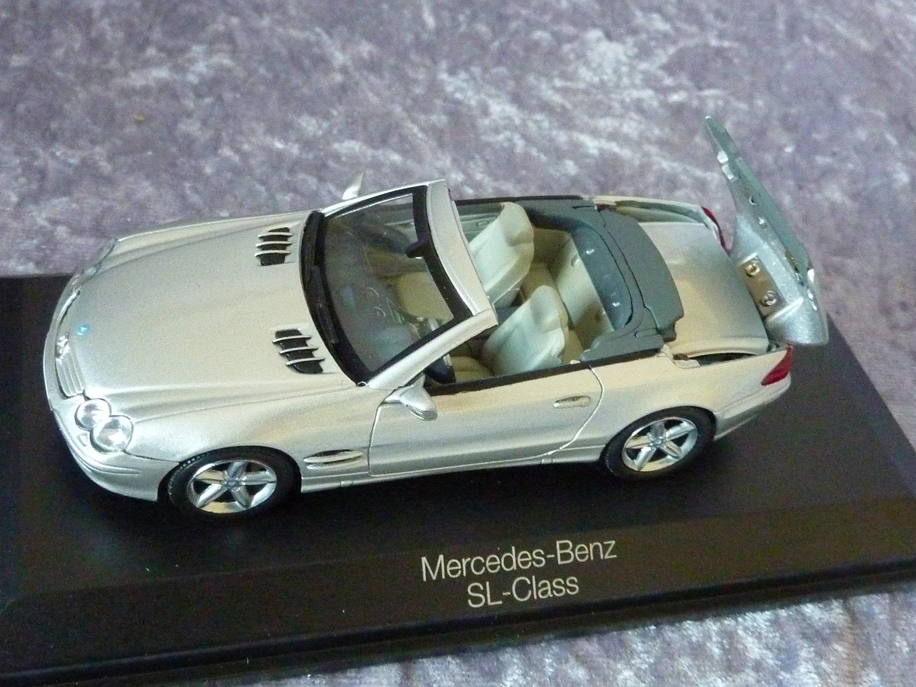Norev Modellini d'auto: Mercedes SL R230  1:43 – Nuovo e nell'imballaggio originale da Dürrenäsch venduto da modellautos4you 3