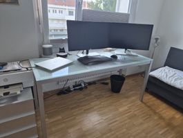 Bürotisch mit Glasplatte Metallgestell gebraucht