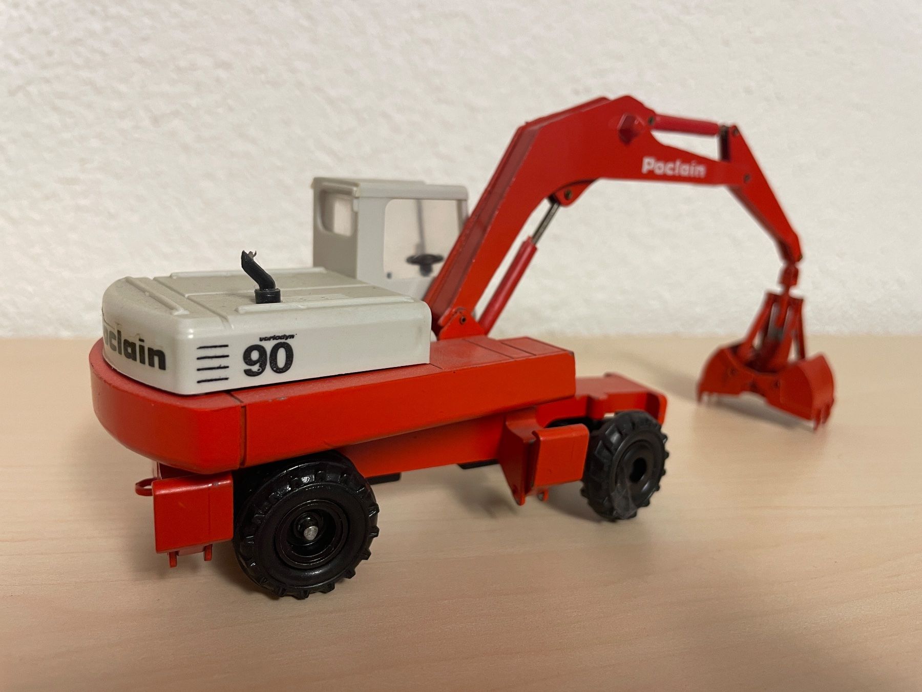 Conrad Modellbausätze & Standmodelle: Bagger Modell Poclain 90 – Gebraucht aus Niederwil AG von  1