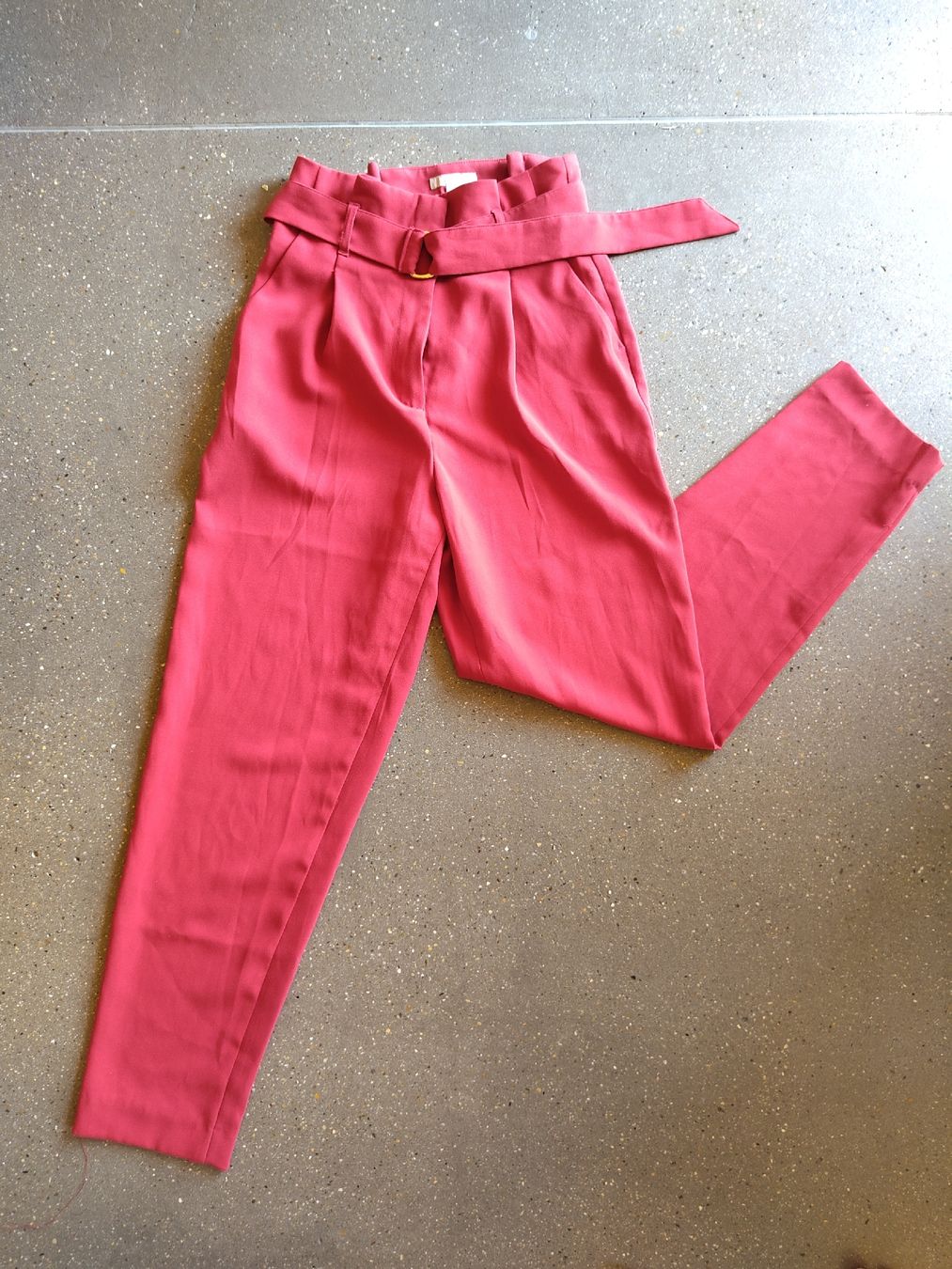 H&M Pantaloni: Rote Hose – Nuovo (secondo la descrizione) da Zürich venduto da aurelie.99