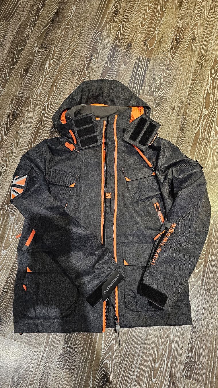 Superdry Jacken: Superdry Skijacke Snow Edition  – Gebraucht aus Grüningen von adaja