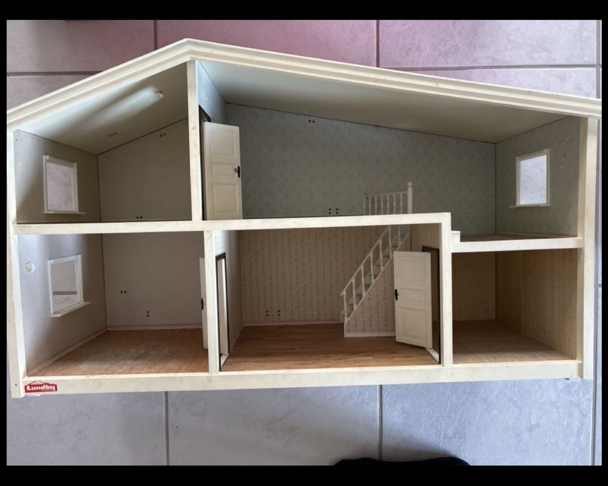 Lundby Case e mobili per bambole: Puppenhaus Lundby – Usato da Lostorf venduto da Venice16 1