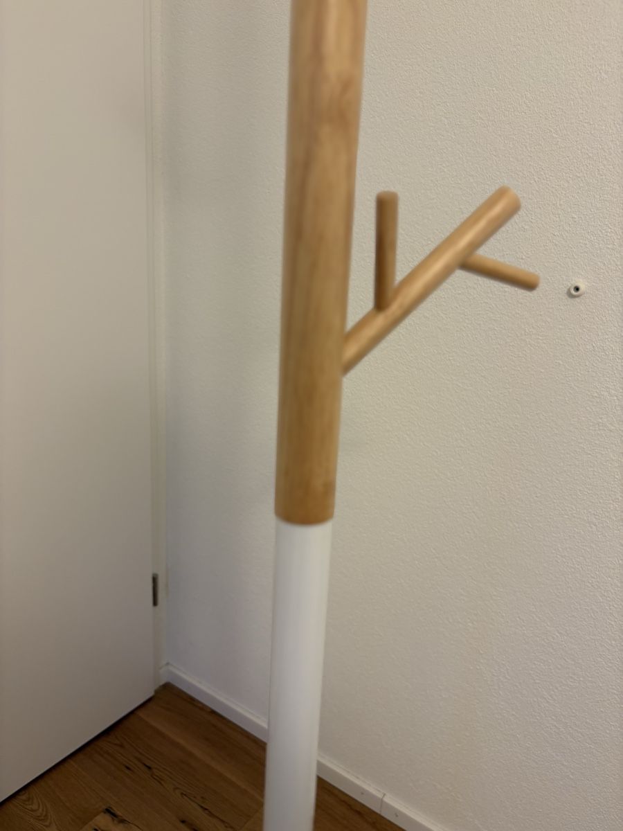 Appendiabiti: Appendiabiti a forma di albero in legno e bianco – Nuovo (secondo la descrizione) da St. Gallen venduto da giu_c7f6 3