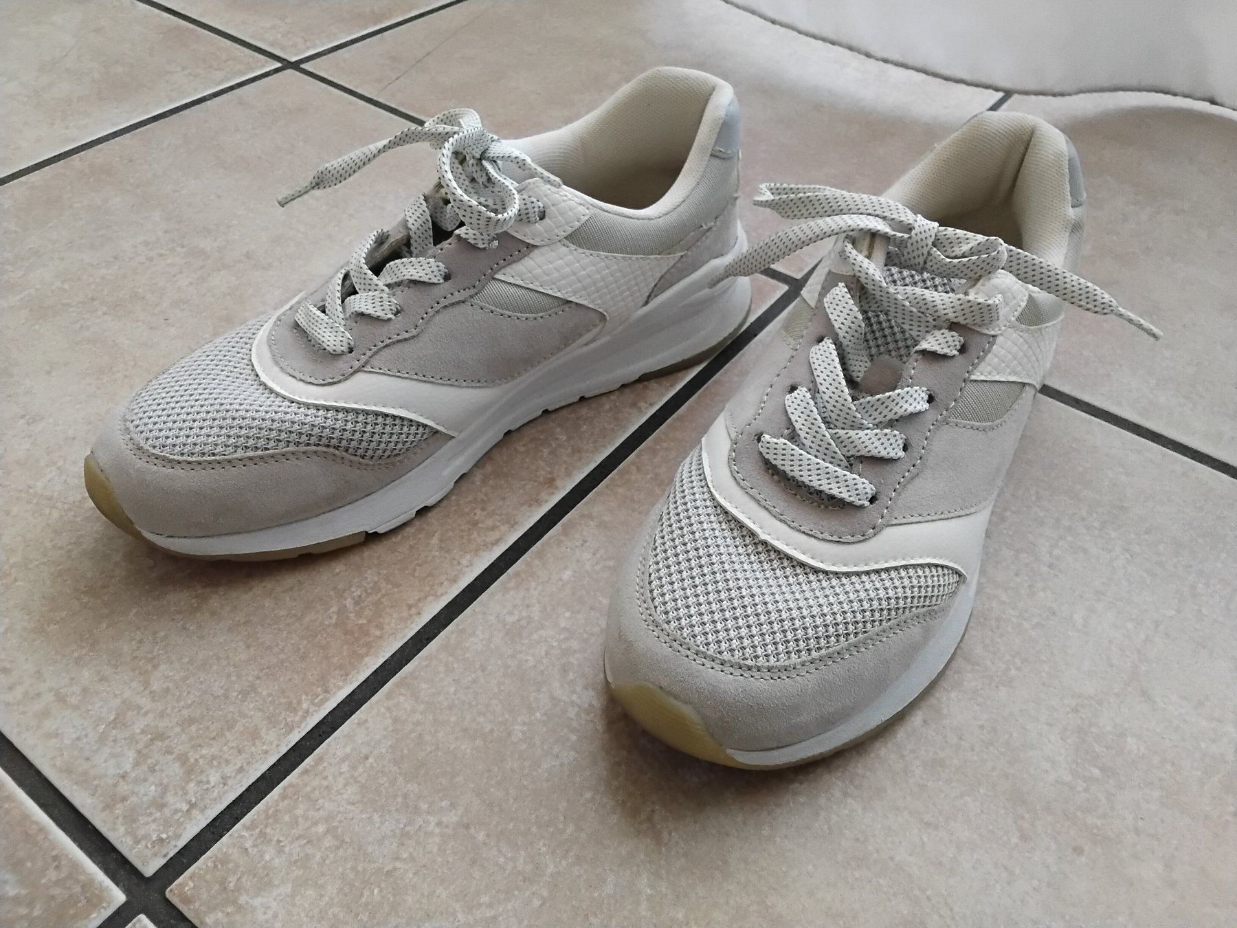 H&M Damenschuhe: Baskets tendance beiges et blanches H&M 38 – Neu (gemäss Beschreibung) aus Chêne-Bourg von Fio994