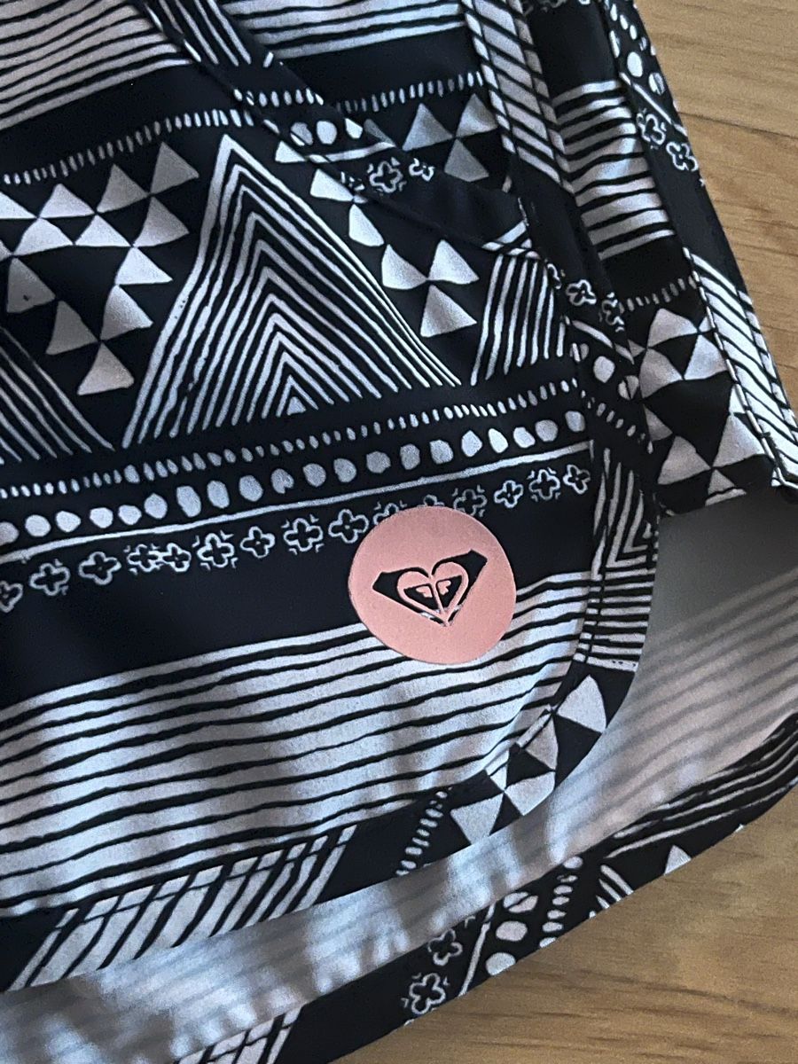 Roxy Pantaloni: Badeshorts Roxy Grösse S – Usato da Frauenfeld venduto da heyLani 1
