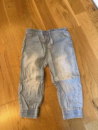 Jeans dünn Gr. 86