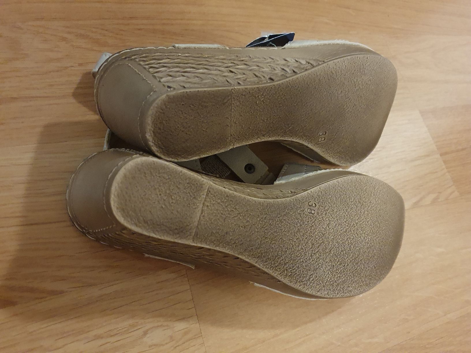 Scarpe da donna: neue beige Sandalen von inblu – Nuovo e nell'imballaggio originale da St. Gallen venduto da 1811123 2