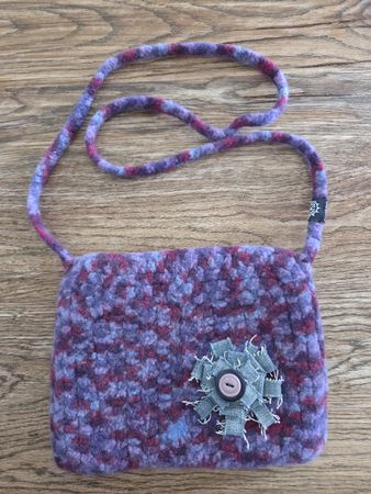 Handgefertigte Filztasche "Best Art by Locals" — Unikat!