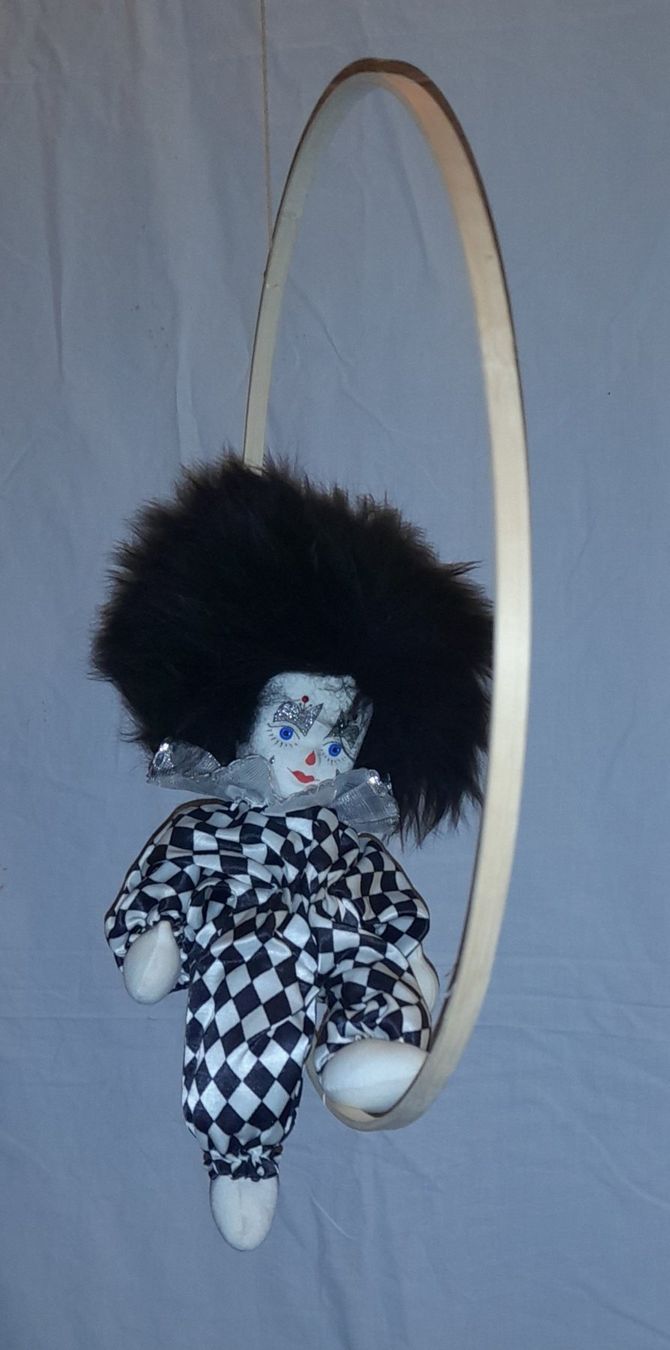 Bambole: Clown im Holzring – Usato da Davos-Frauenkirch venduto da KCHrist 1