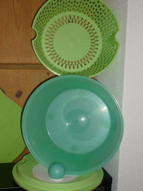 Tupperware Recipients et similaires: TUPPERWARE SALATSCHLEUDER  3 - 4 MAL GEBR. – D'occasion à St.Gallen par Anso 2