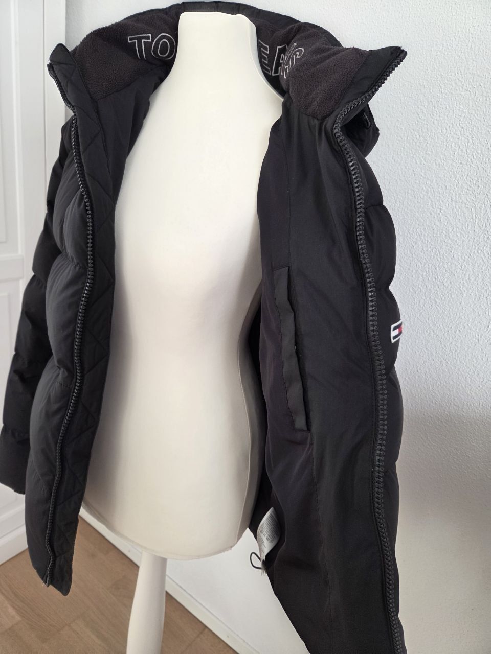 Tommy Hilfiger Giacche: Tommy Hilfiger Winterjacke, Schwarz, Grösse S – Usato da Bülach venduto da DontPushTheButton 2