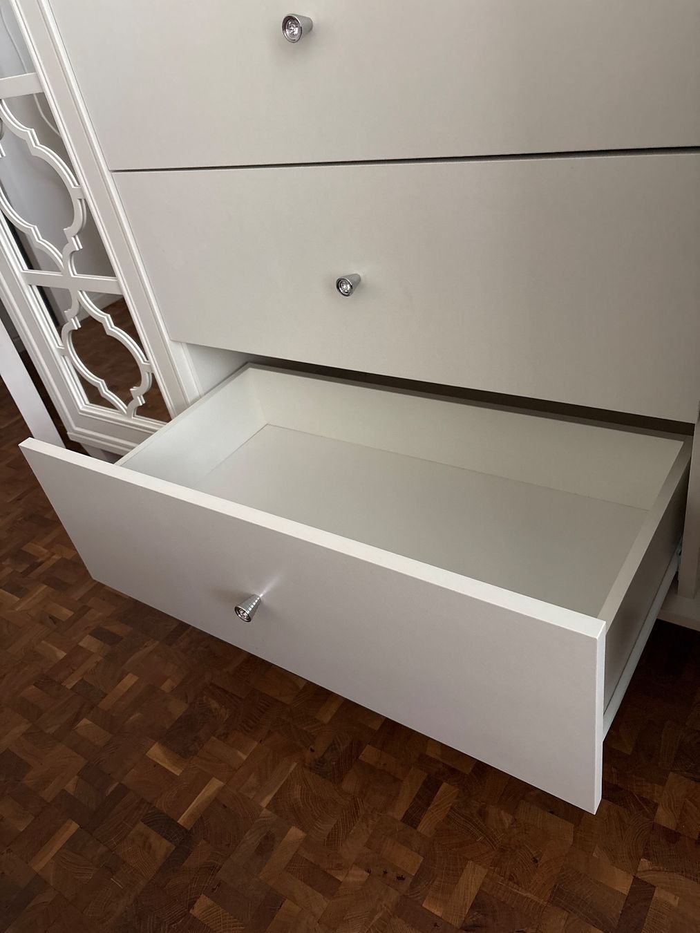 Kommoden: Schöne Kommode mit Spiegeltüren in weiss – Gebraucht aus Basel von lau_xdq2 4