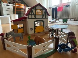 Playmobil Reiterhof mit viel Zubehör, super Zustand!