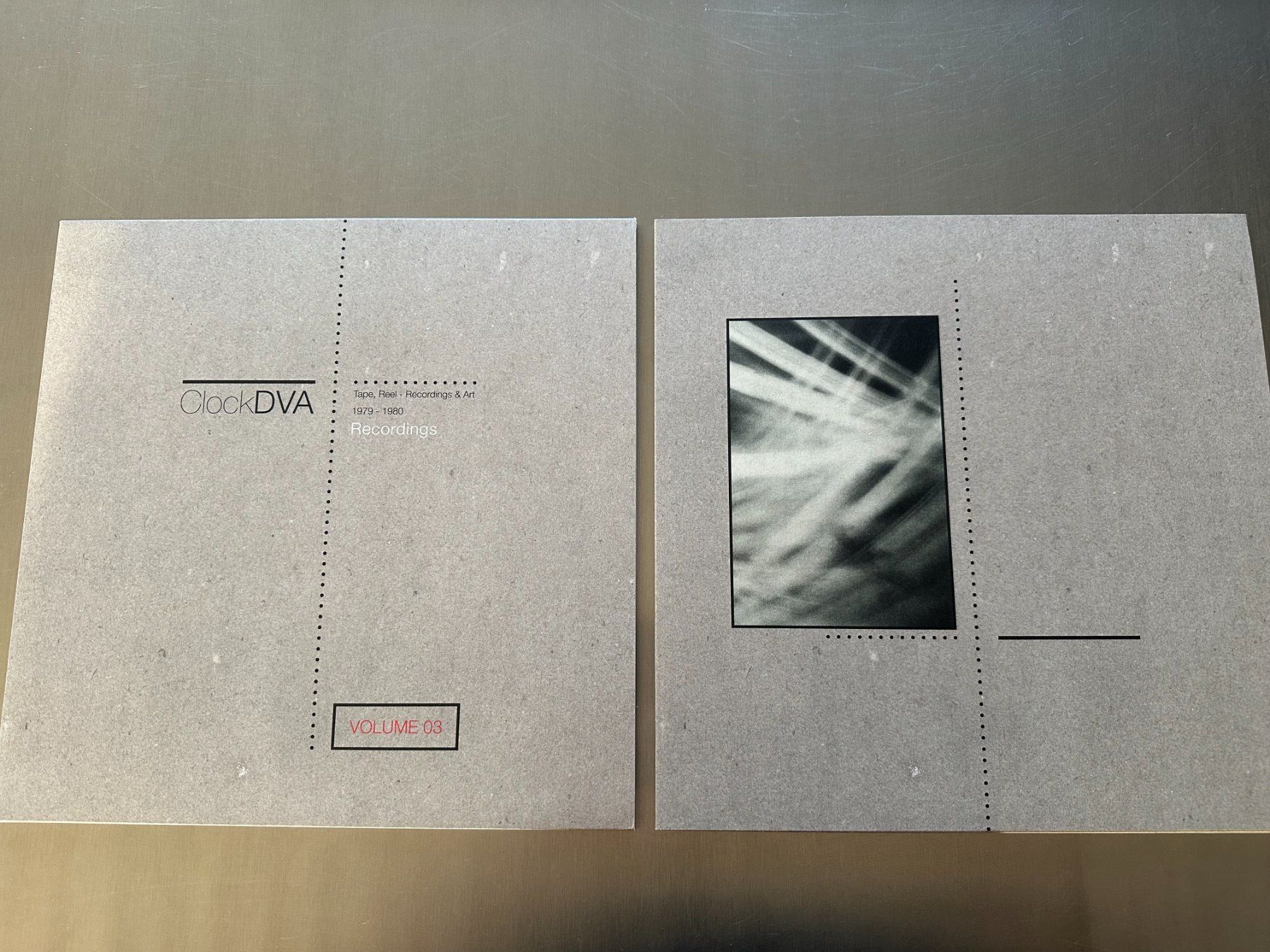 Dischi in vinile: CLOCK DVA BOX 4LPS + INSERTS XL - HOROLOGY 3 - VOD 154 – Nuovo (secondo la descrizione) da Sion venduto da jaipur1401 4