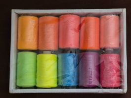 Buntes Nähgarn, Set mit 10 neuen Spulen!