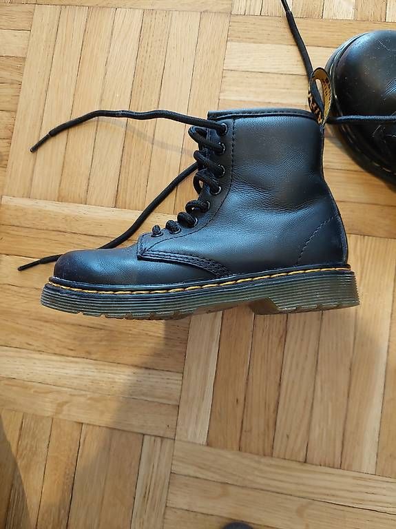 Schuhe für Jungen: Dr martens chaussure enfant taille 28 – Gebraucht aus Onex von morelan