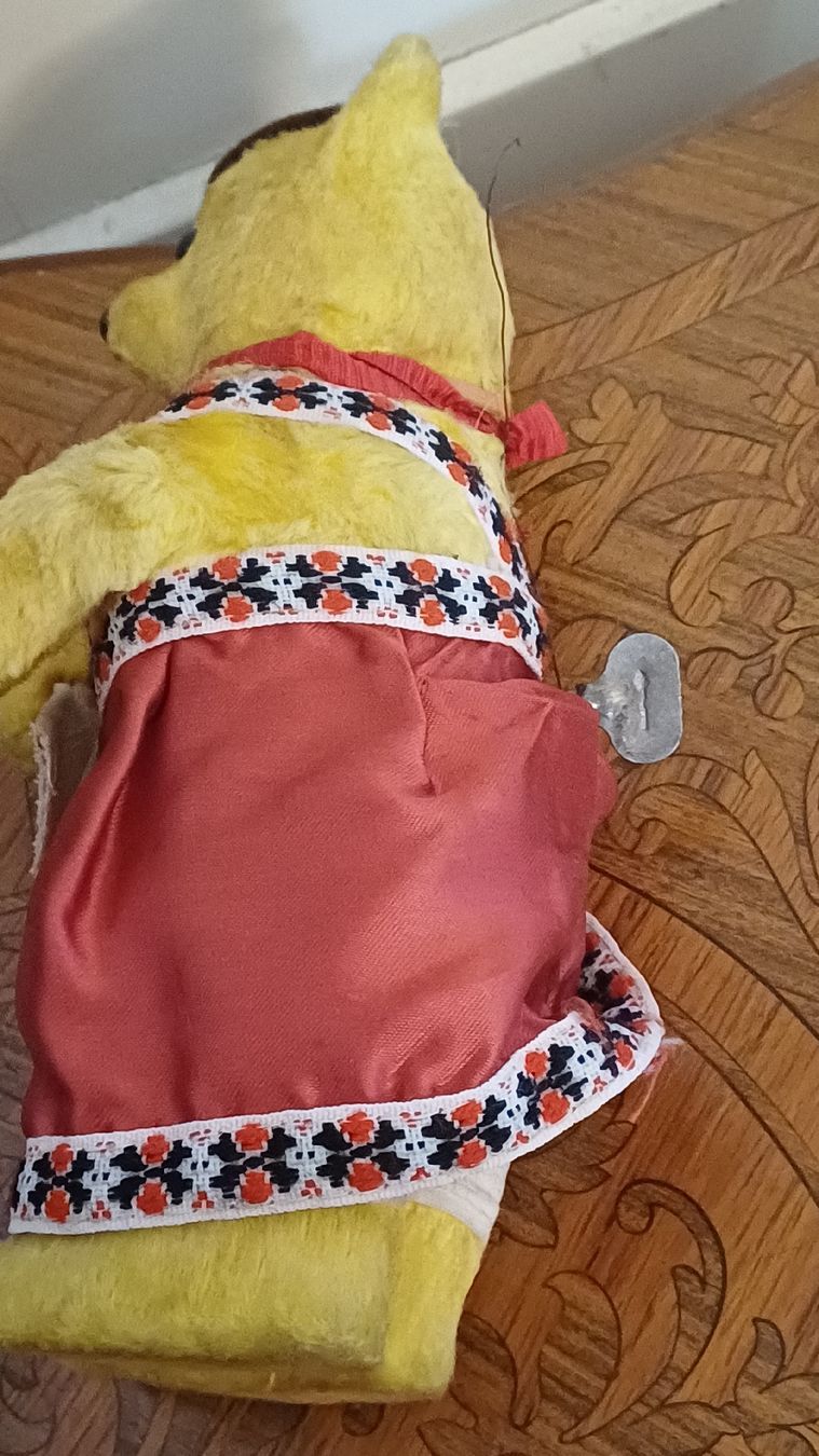 Giocattoli: Teddybär mit Tracht & Glocke, ca. 28cm – Usato da Flawil venduto da Naphtali 2