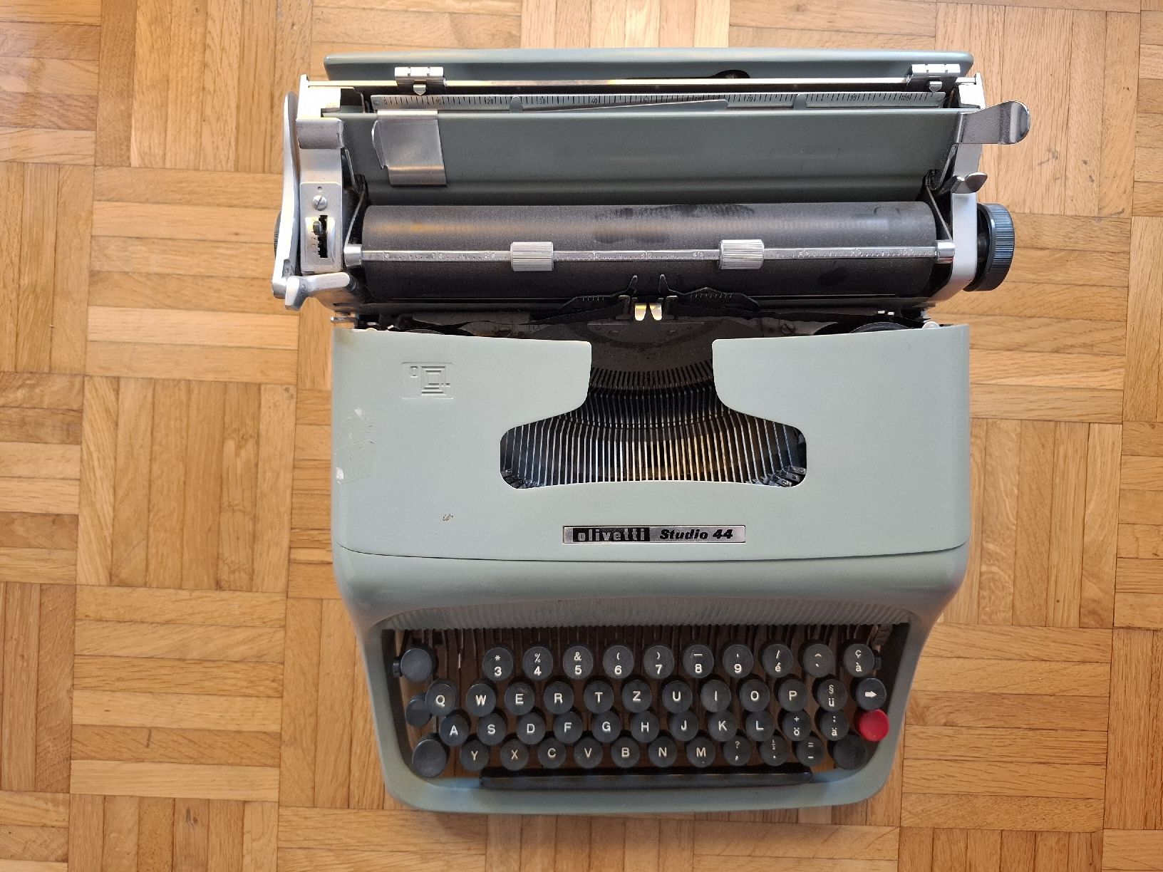 Olivetti Macchine da scrivere: Olivetti Studio 44  – Usato da Crémines venduto da Carambaaa