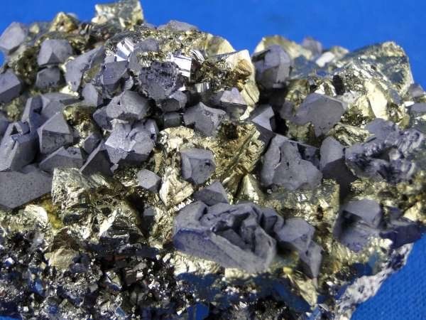 Minerali & Pietre curative: Chalkopyrit mit Galena – Usato da Schinznach Bad venduto da Demerald 8