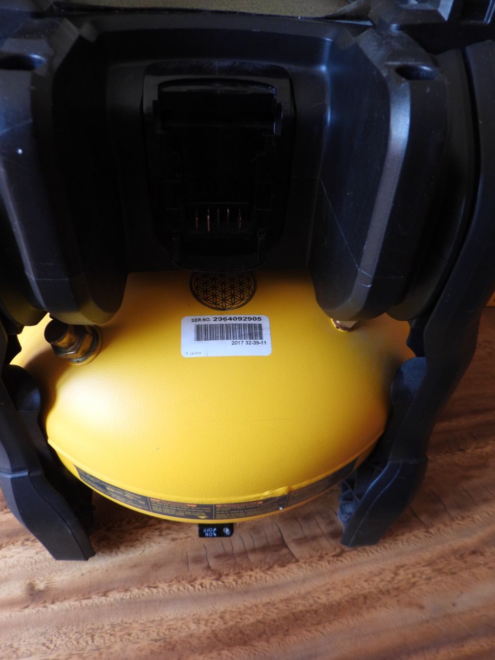 Dewalt Compresseurs: Dewalt Flexvolt Air Compressor Brushless Made in USA – D'occasion à Tavannes par jimananas 2