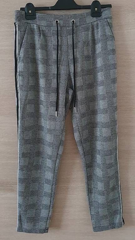 Pantaloni: Bequeme coole Hosen Gr. L – Usato da Erschwil venduto da andora00 1
