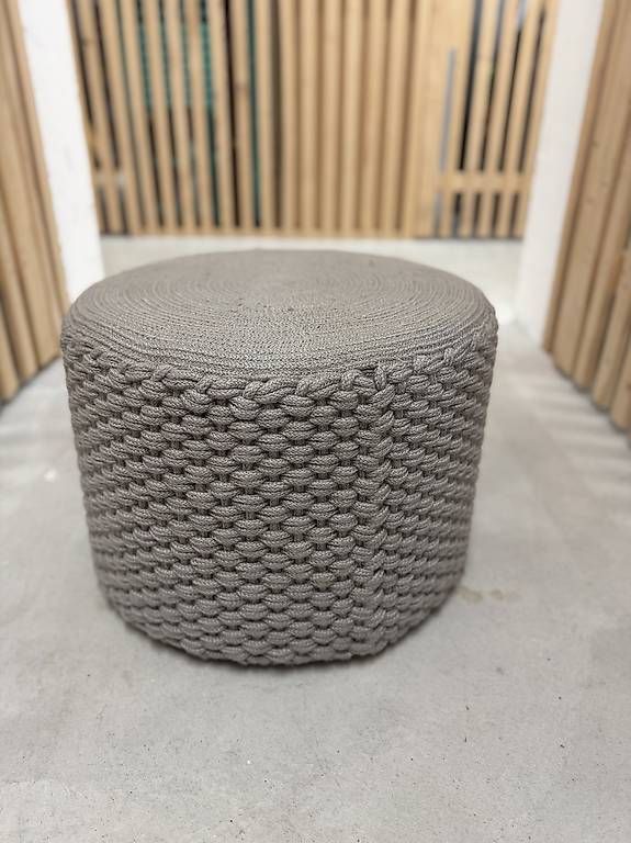Sgabelli: Pouf / Sitzhocker gestrickt in Grau von Micasa – Usato da Kriens venduto da kambly19