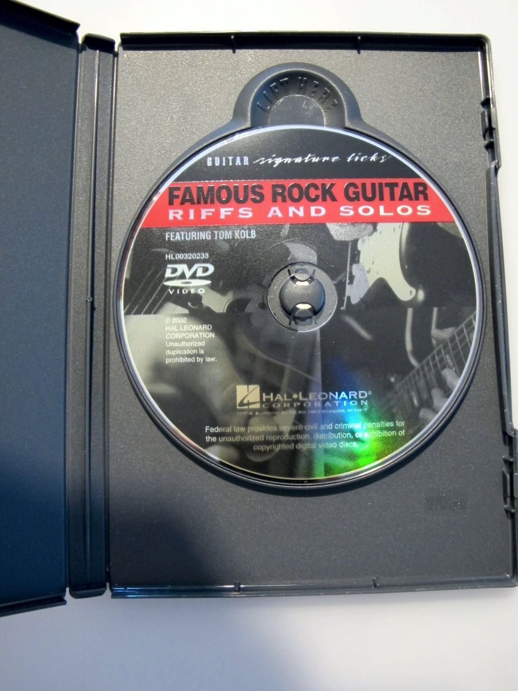 Tutti i DVDs: RIFFS AND SOLOS DVD – Usato da Reinach AG venduto da Yaris6 2