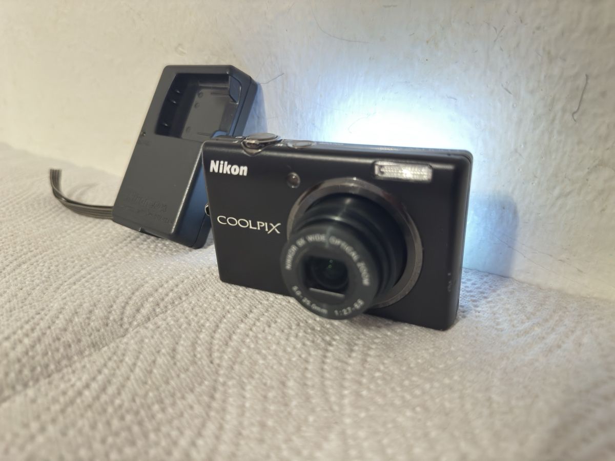 Nikon Fotocamera: Nikon Coolpix S570 Digital Kamera – Usato da Zürich venduto da beli_30 1