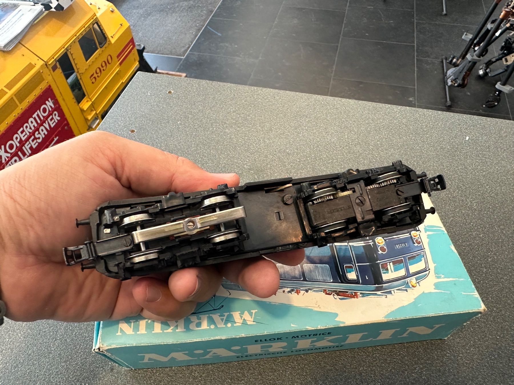 Märklin Modellini di ferrovie: Märklin 3040, DB E-Lok BR 140, analog – Usato da Chiasso venduto da Carrara-Modellismo 4