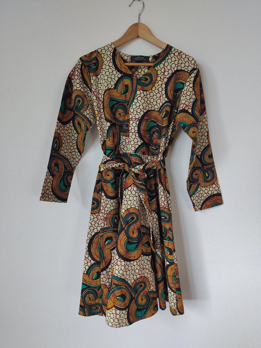 Kleider: Tailliertes Kleid mit Tellerrock, Gr. L – Gebraucht aus Zürich von ste_58hs
