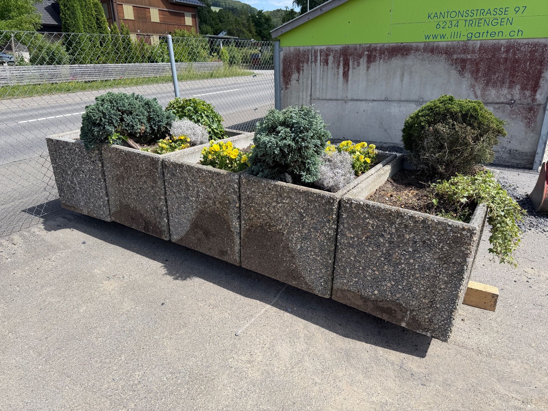 Vasi per fiori: Pflanzentröge aus Beton – Usato da Triengen venduto da rafeila