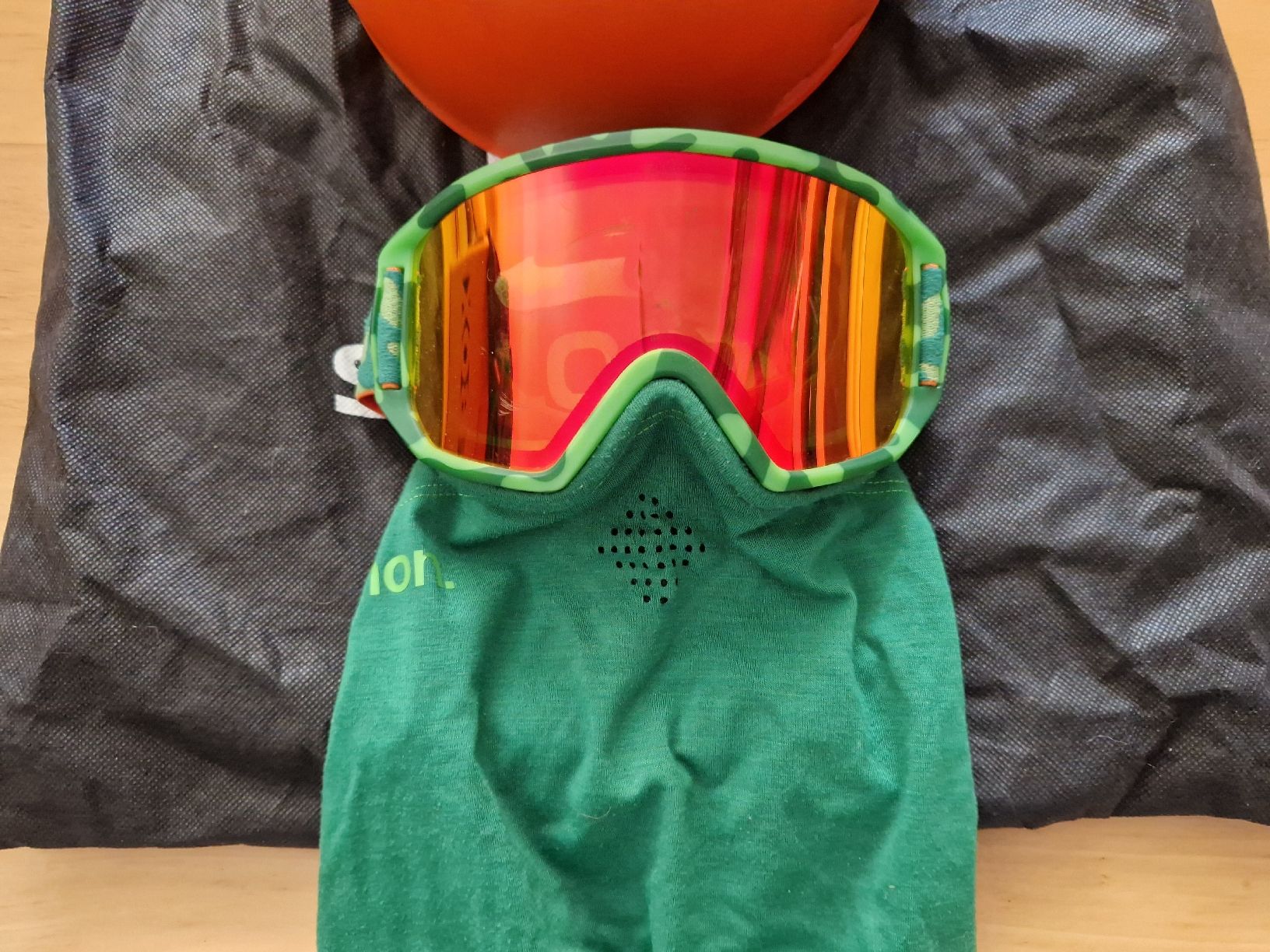 Salomon Caschi: Skihelm Gr. S und Brille – Usato da Rhäzüns venduto da nic_5s2m 1