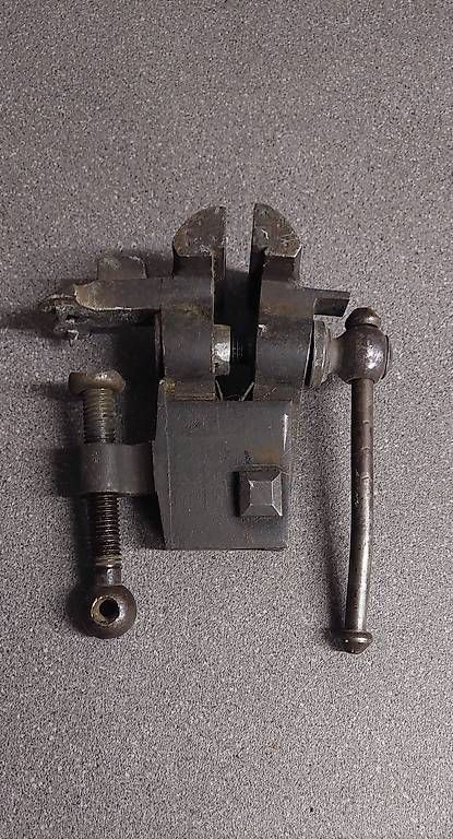 Tous les outils: Ancien étau amovible – D'occasion à Morges par pha_9xnc