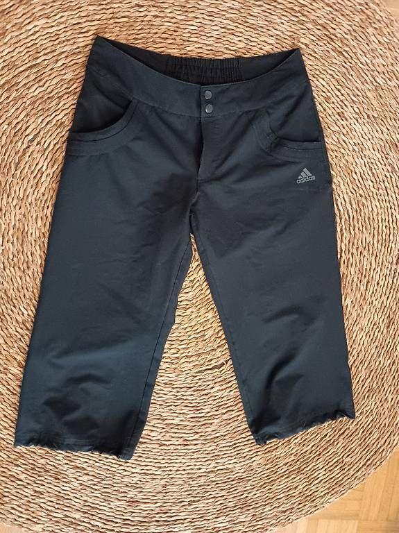 Adidas Pantaloni: Capri Sporthose von Adidas – Usato da Zürich venduto da Melianea