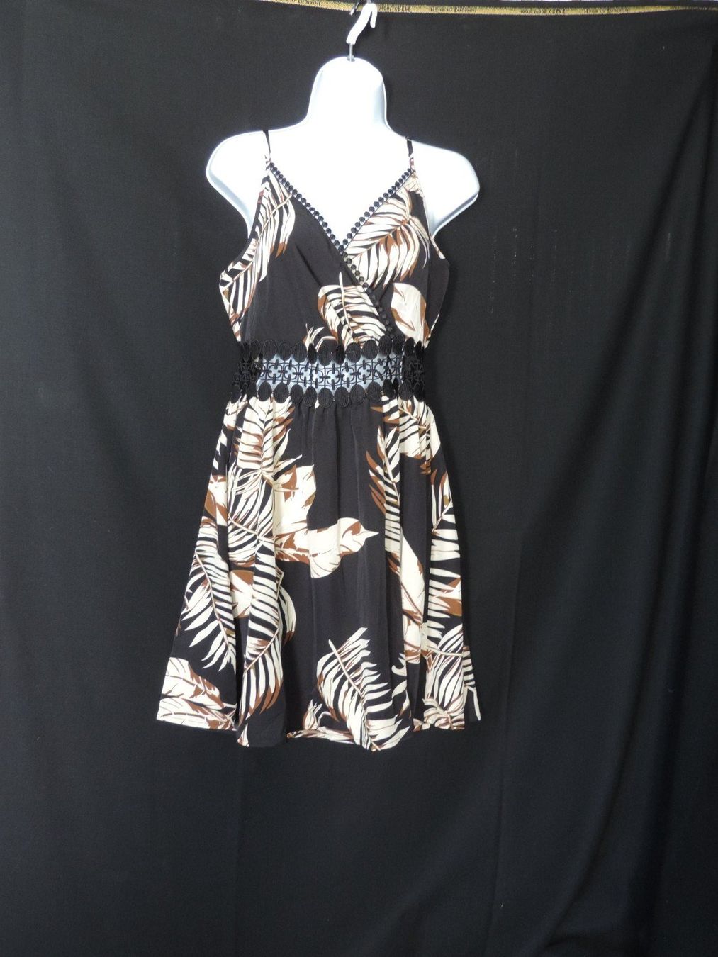 Kleider: jolie robe à fleur brun et noir – Gebraucht aus Genève von Axelle333 3