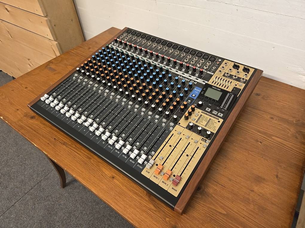 Platines de mixage: Tascam Model 24 – D'occasion à Lamboing par Astaroth6