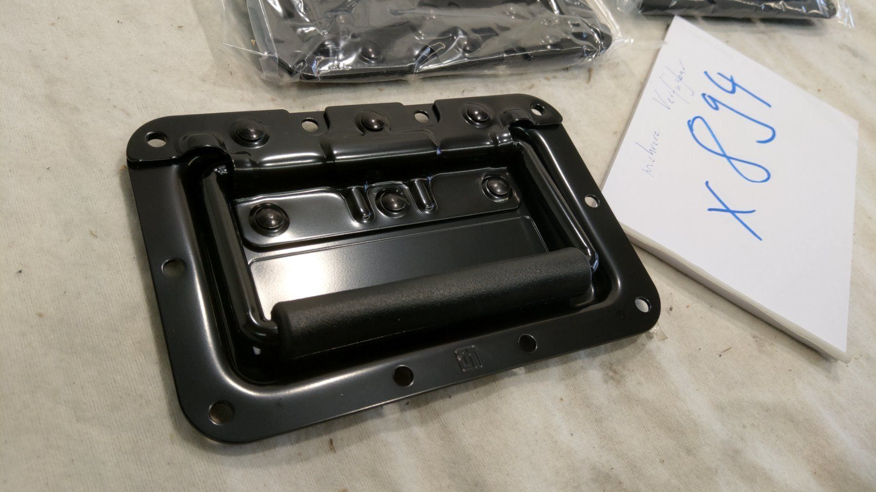 Accessori per altri veicoli: Schwarze Caseeinbau Griffe (x894) – Nuovo (secondo la descrizione) da Däniken SO venduto da Profog1 1