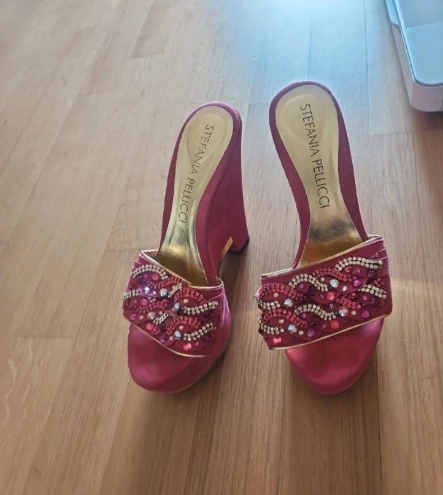Scarpe da donna: Sandalen Stefania Pellicci – Usato da Luzern venduto da Dan_8m79