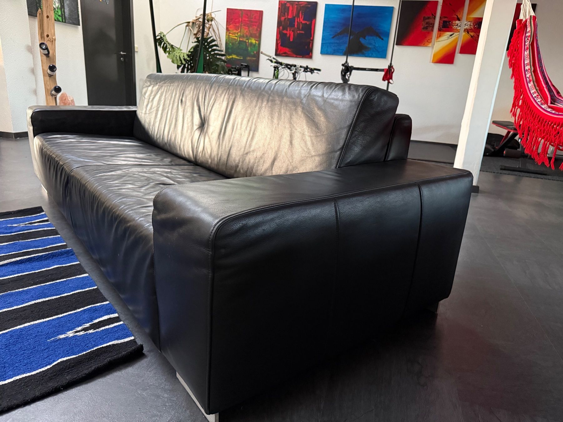 Divani: Minimalistisches Designer Sofa aus schwarzem Echtleder – Usato da Müllheim Dorf venduto da Raphael88swiss 3