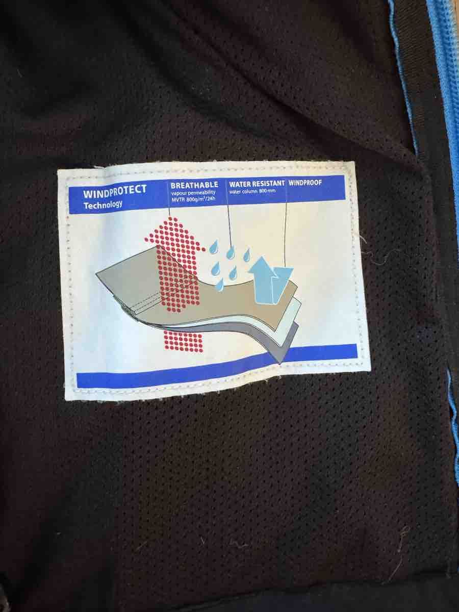 Trollkids Jacken: Trollkids Softshelljacke Windprotect schwarz blau 110 – Gebraucht aus Wetzikon ZH von man_2stz 2