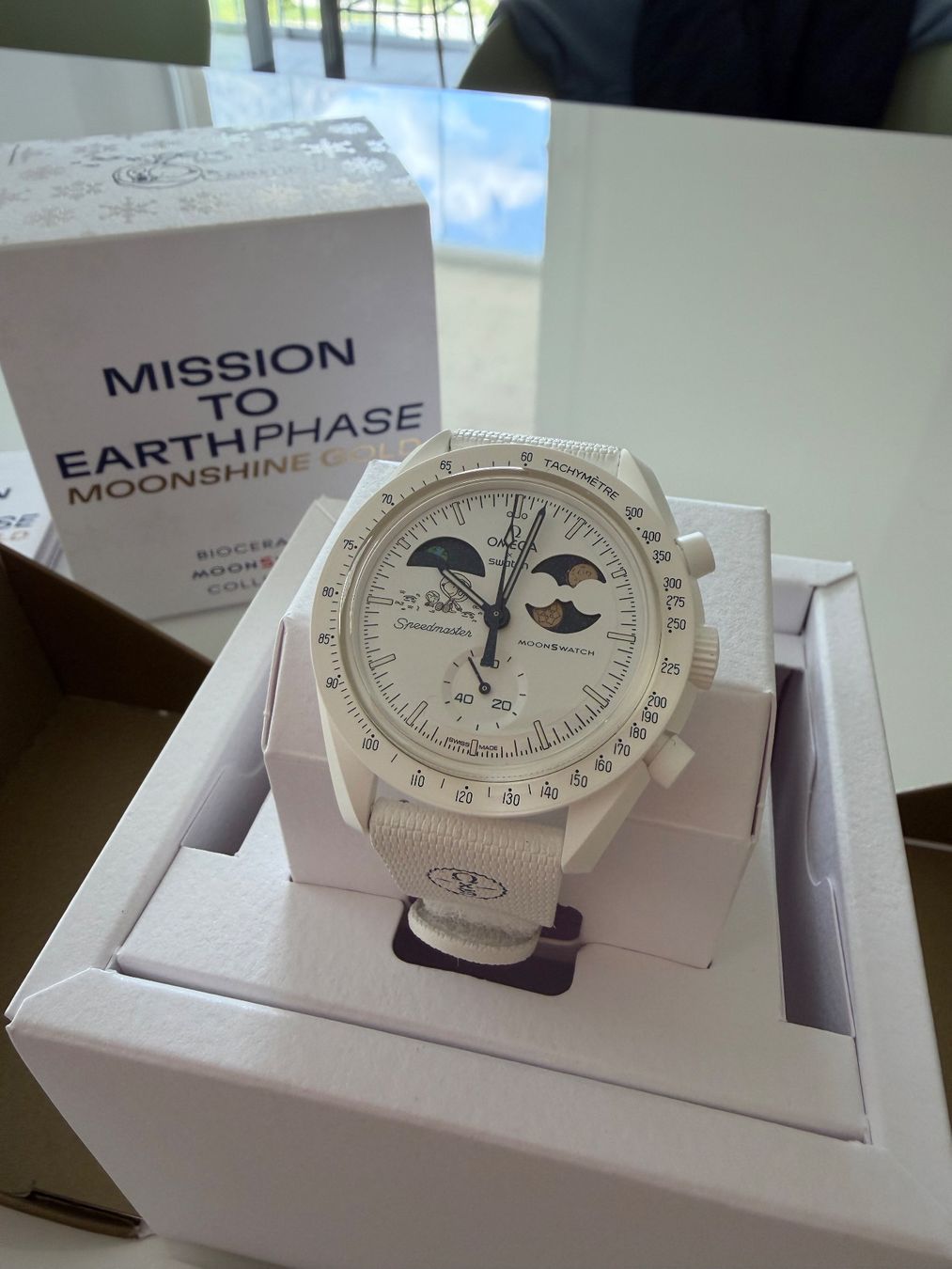 Swatch Orologi: Omega x Swatch MoonSwatch Cold Moon NEUVE Full Set – Nuovo e nell'imballaggio originale da Martigny venduto da inf_v8zb