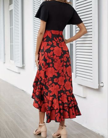 Sommerliches Blumenkleid mit Volant, Grösse L neuwertig!